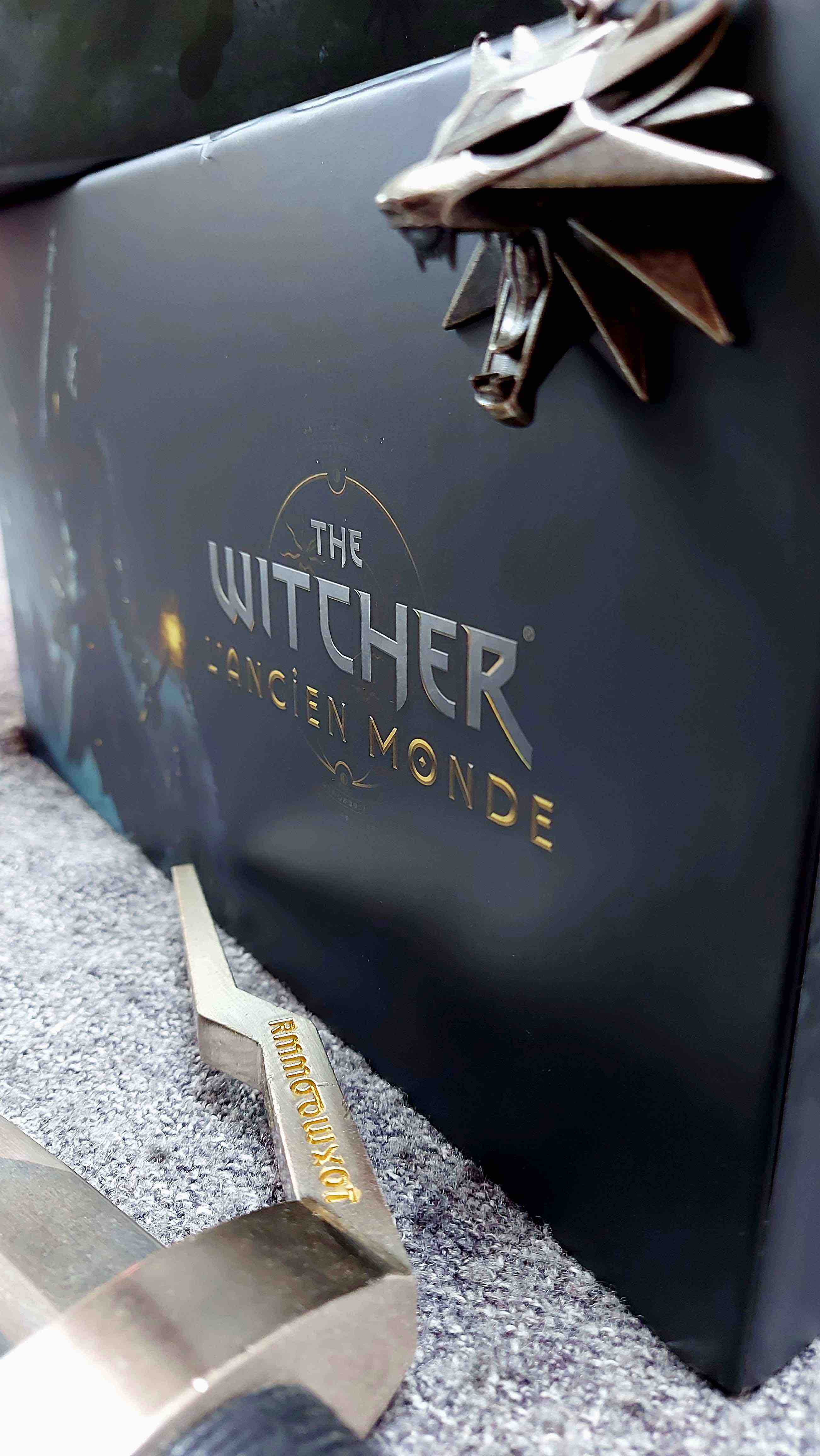 the-witcher-ancien-monde-jeu-plateau-boite
