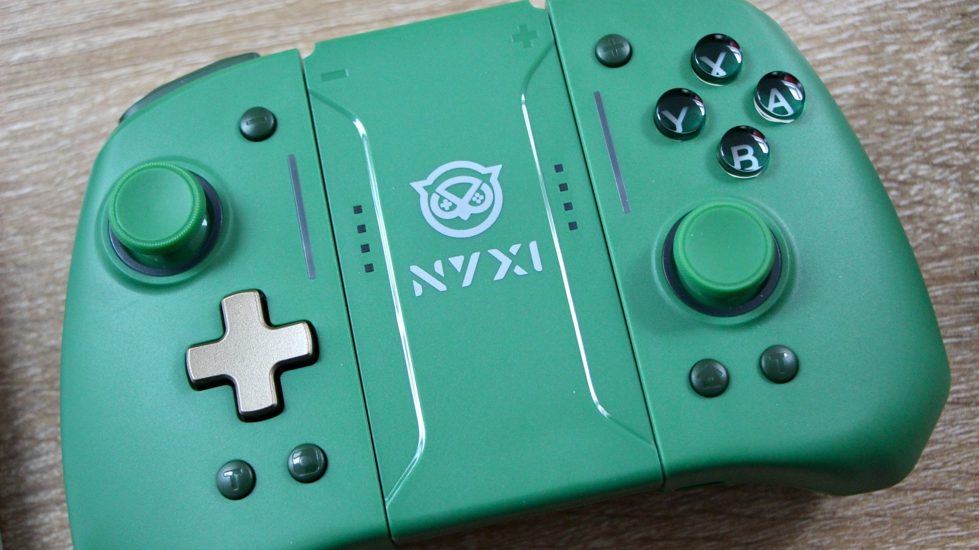 hyperion-pro-nyxi-logo-manette