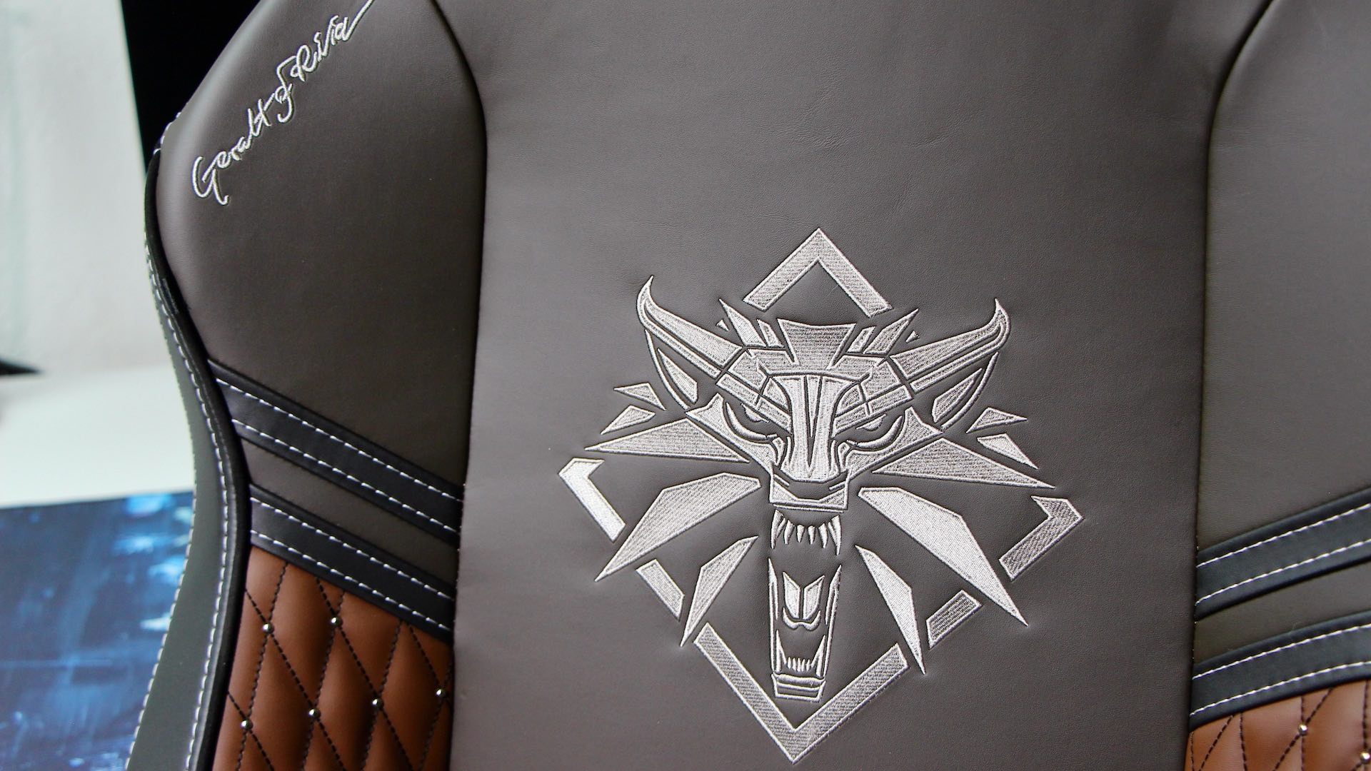 siege-gaming-secretlab-dossier-logo-ecole-loup