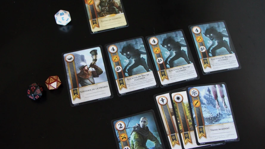 gwent-le-jeu-cartes-legendaire-lignes
