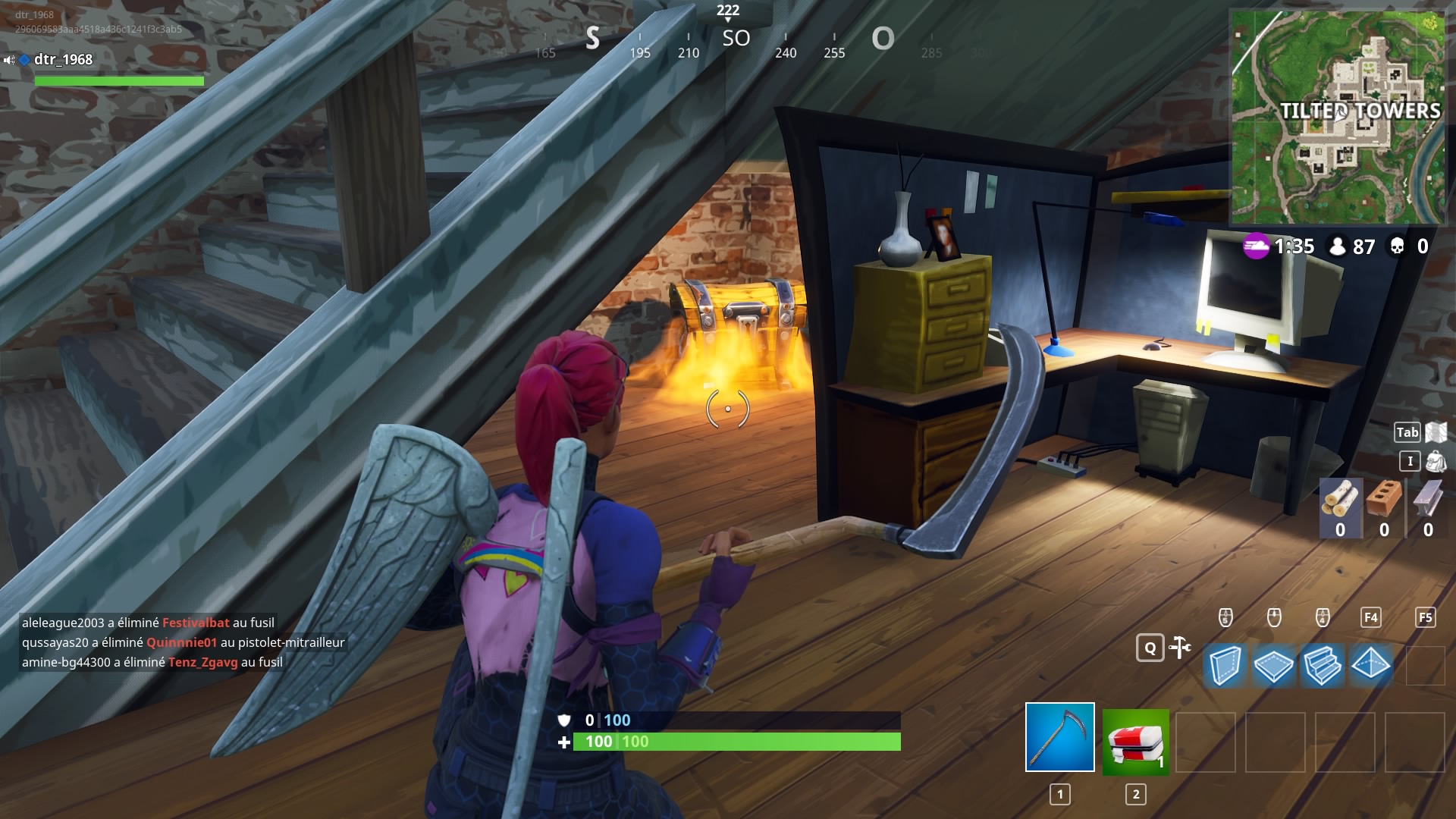 Tilted 2 tours sous escalier