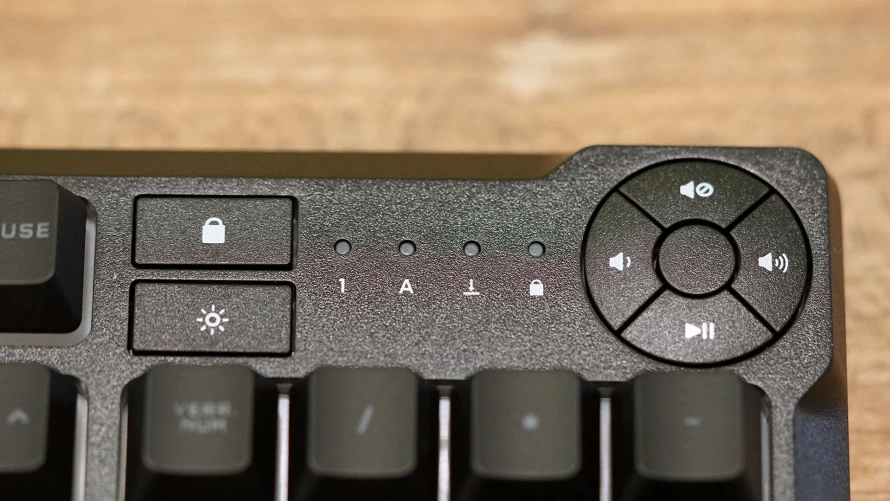 (11)