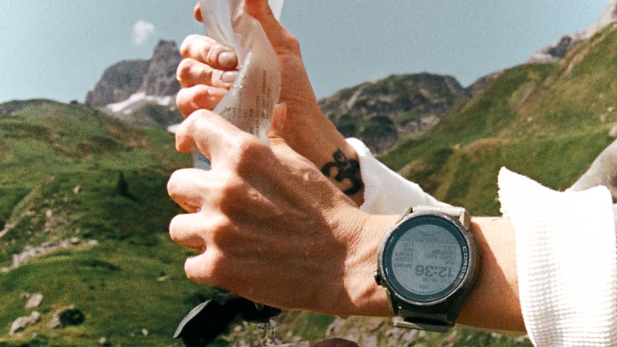 COROS SATISFY APEX 4 dans les Pyrénées