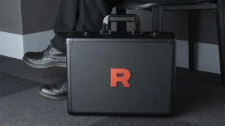 Des accessoires Pokémon Team Rocket débarquent dans les Pokémon Centers japonais en avril
