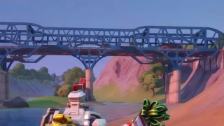 Visiter les ponts en acier rouge, jaune, vert, bleu et violet, défi Deadpool