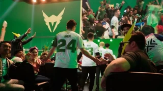 Overwatch : Les Los Angeles Valiant échangent uNKOE contre le support des Dallas Fuel !