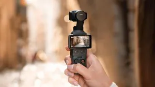 DJI présente la Osmo Pocket 4P, une caméra miniature équipée d'un double objectif