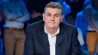 FIFA : EA indique que Pierre Ménès ne sera plus aux commentaires à partir de FIFA 22