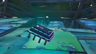 Fortnite : Défi Décryptage, puce 19 : Chercher avec la tenue Véga dans un bâtiment vaisseau spatial