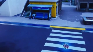 Fortnite : Défi Décryptage, puce 51 : Utiliser la Parade du poulet pour traverser la route devant le stand de bananes