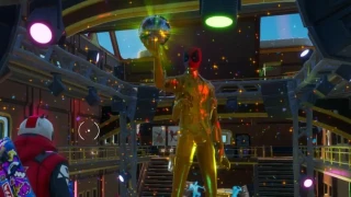 Danser pendant 10 secondes sur la piste de danse du Yacht ou de la villa des skieurs, défi Travis Scott Astronomical