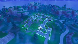 Fortnite : Défi semaine 4 : Chercher entre une station-service, un terrain de football et le mont des acrobaties aériennes
