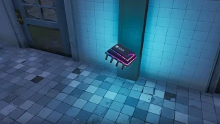 Fortnite : Défi Décryptage, puce 60 : Utiliser l'emote Pancarte devant le restaurant du petit cochon à Happy Hamlet