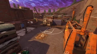 Fortnite : Défi semaine 9, étape 3 : Danser au sommet d'une tête de chien en métal géante