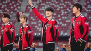  L'équipe SKT T1 fête ses quinze ans dans une vidéo avec Wolf, Bang et Easyhoon