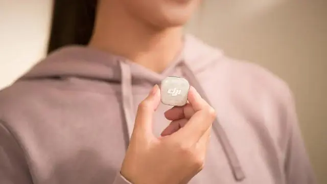 DJI Mic Mini 2S : Jusqu'à 28 heures d'enregistrement et une IA pour améliorer le son